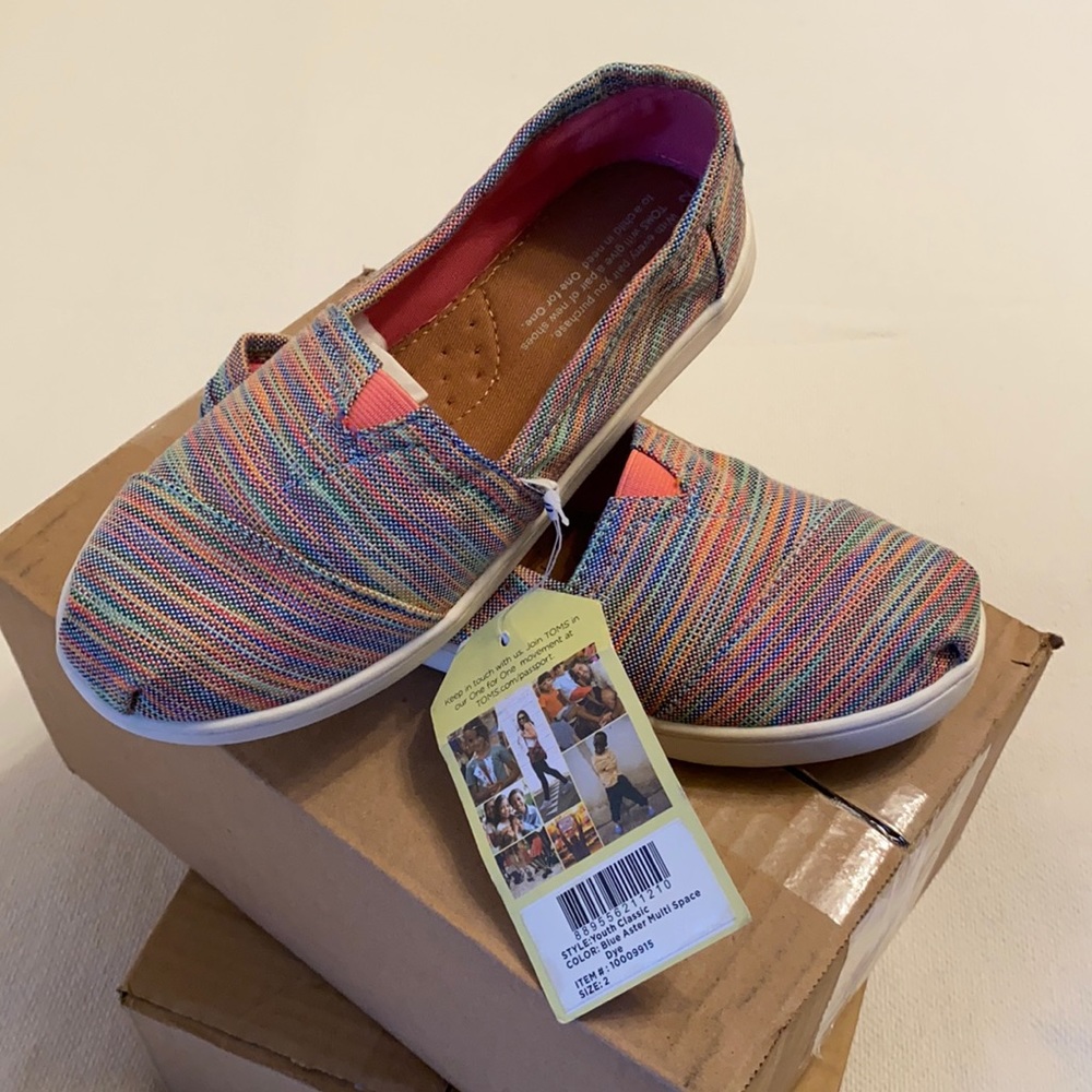 NEW Toms Kids shoe
